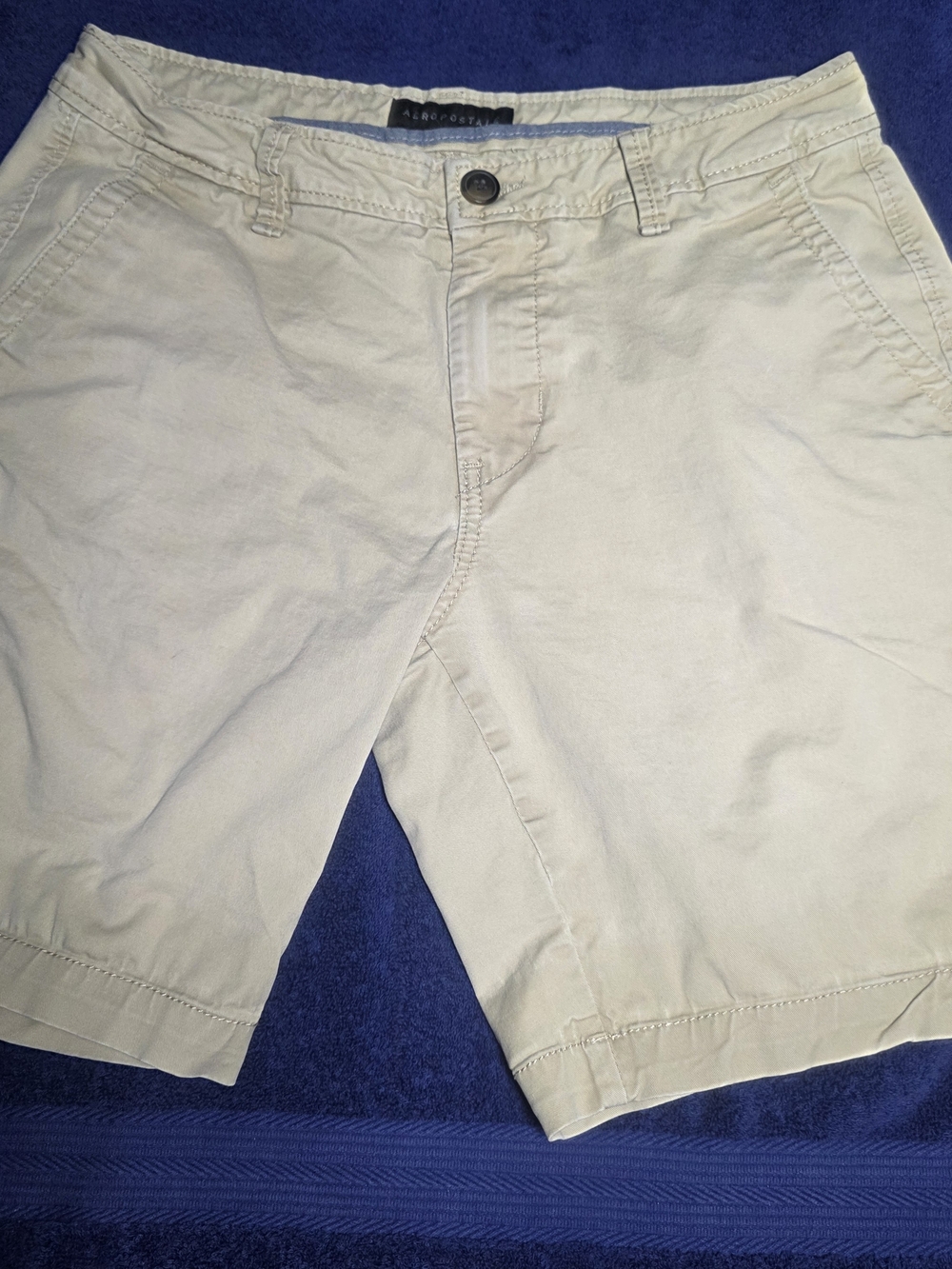 Aeropostale Men's Light Beige Flat Front Chino Shorts
